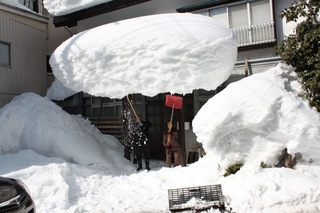 Snow clearing in Nozawa Onsen